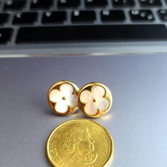 Flower earrings - Picture 3 of 7